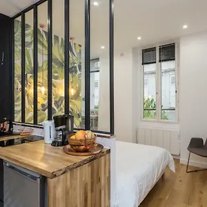 https://studio-darchitecte-au-pied-de-tour-eiffel-apartment.fr-paris.fr